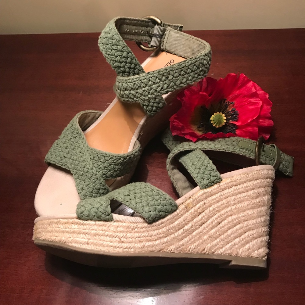 Old Navy Wrap around Wedge Sandal